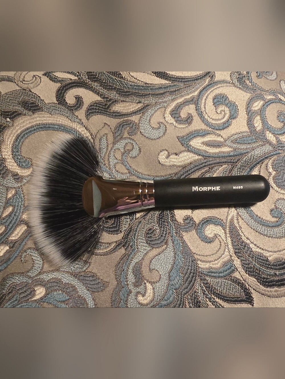 Morphe Fan Brush M495 - Black & White Bristles